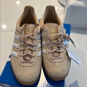 Adidas Gazelle Sneakers brand new!